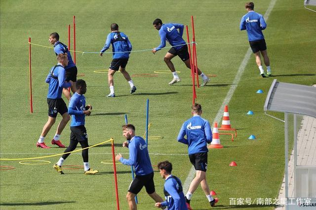 每体：坎比亚索在等待巴萨做出决定，尤文设定最低要价3500万欧